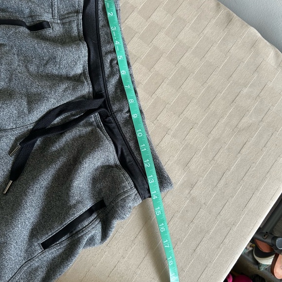 Lululemon Heathered Grey Fleece Interior Sweatpants - Picture 11 of 13